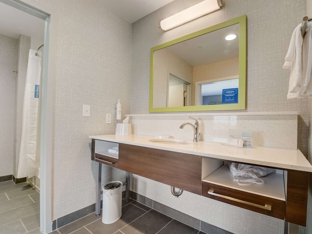 Hampton Inn and Suites Williamstown Ark Encounter - photo 20