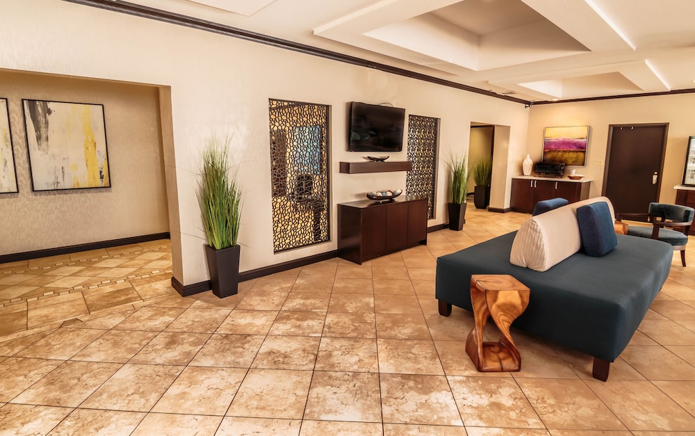 Holiday Inn Express & Suites Farmington by IHG - photo 35