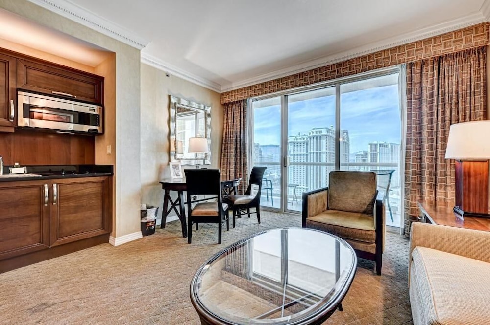 MGM Signature Deluxe Balcony Strip View Suite