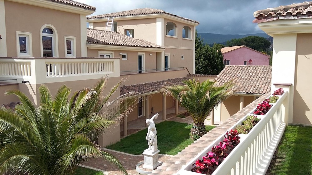 Borgo Felciaione - carbon neutral hotel in Riparbella