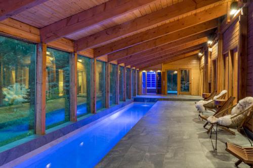Bear Lodge with private Pool Hottub and Sauna — 4-Star Luxury Hotel in Hailey, United States