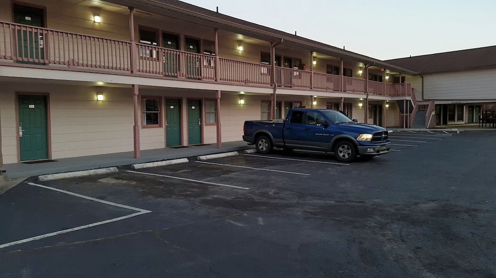 Mountain Valley Inn Dillard - photo 37