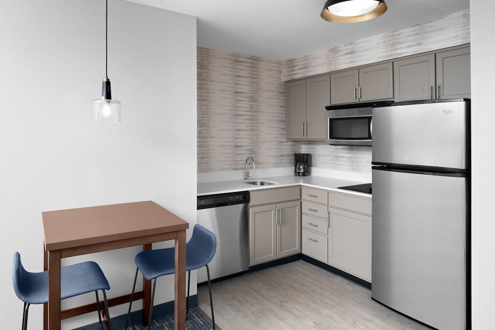 Residence Inn by Marriott Holland - photo 10