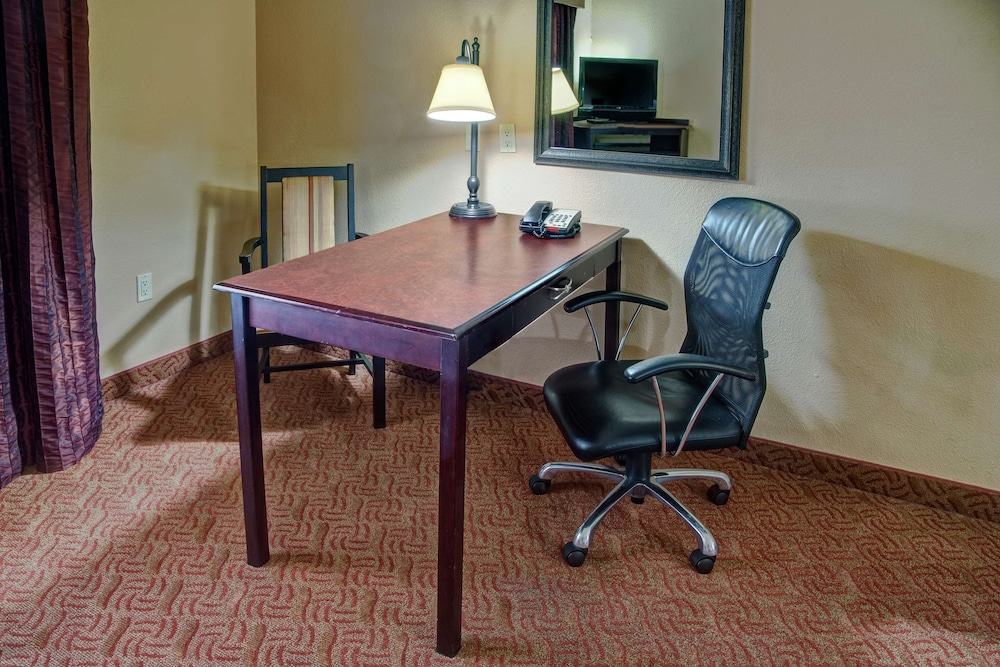 Hampton Inn Corsicana - photo 11