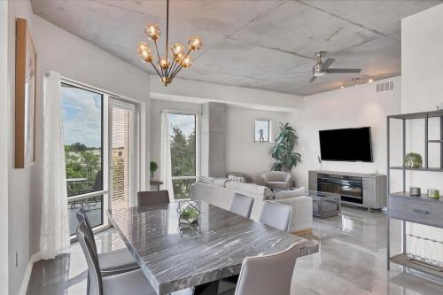 Modern 3 bedroom condo in downtown w free parking — 4-Star Luxury Hotel in Orlando, United States