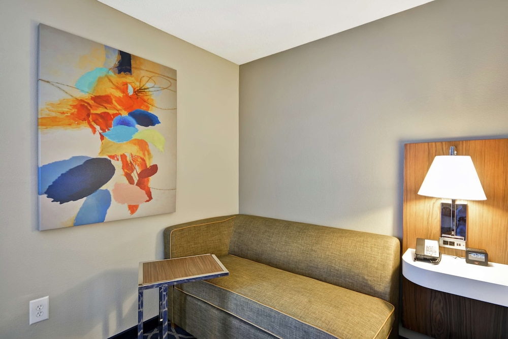 Hampton Inn Auburn - photo 15
