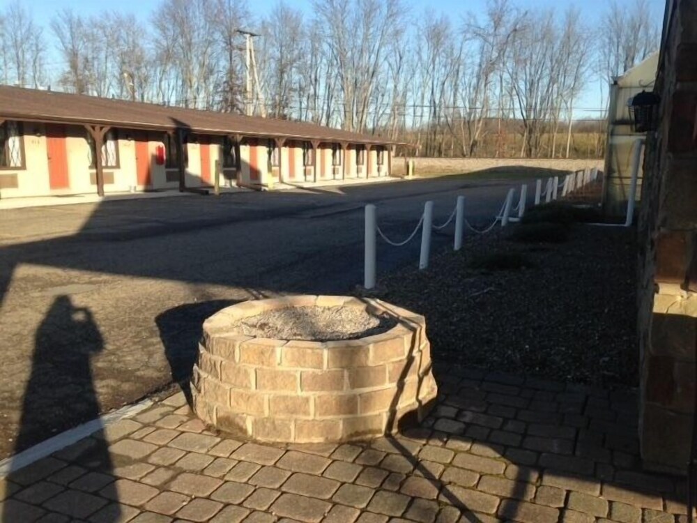 Deer Creek Motel - photo 14