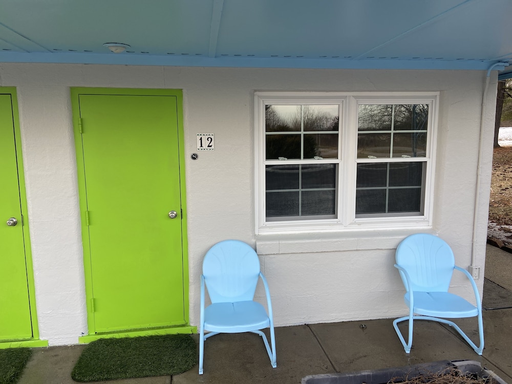 Yellow Springs Motel - photo 18