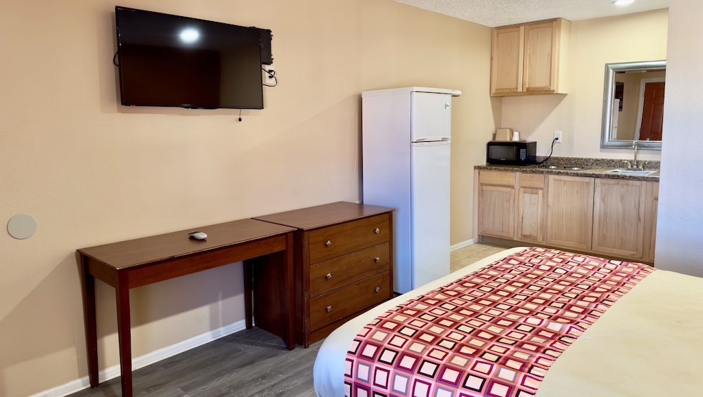 Regency Inn Hondo - photo 6