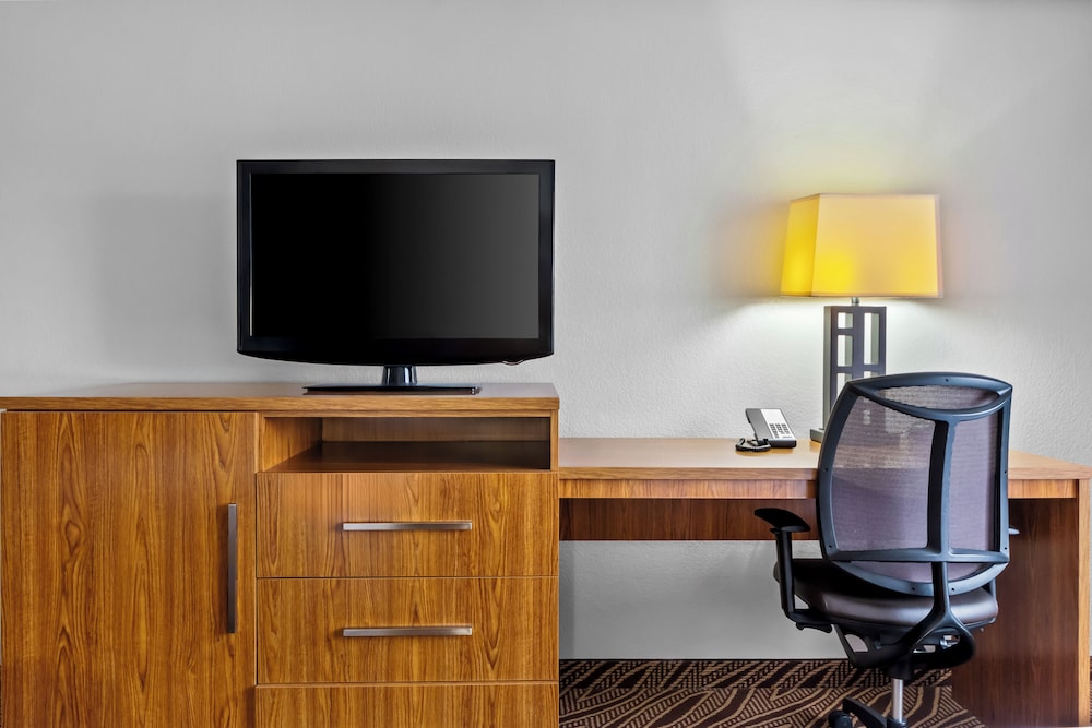Quality Inn & Suites San Antonio Airport Stone Oak - photo 10