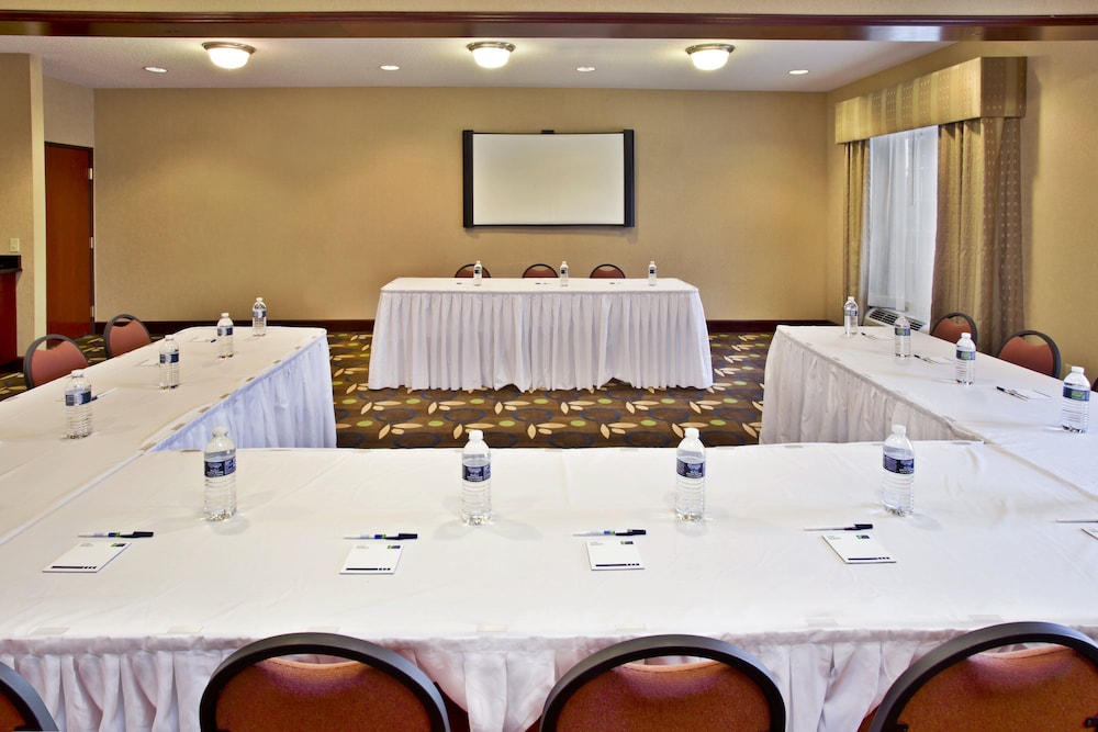 Holiday Inn Express Hotel & Suites Woodhaven by IHG - photo 60