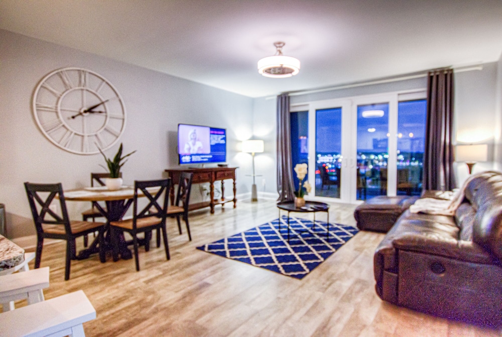 Laketown Wharf Resort by Aneliya's Rentals - photo 384
