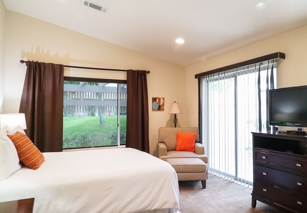 The Villas at Emerald Desert RV Resort - photo 10