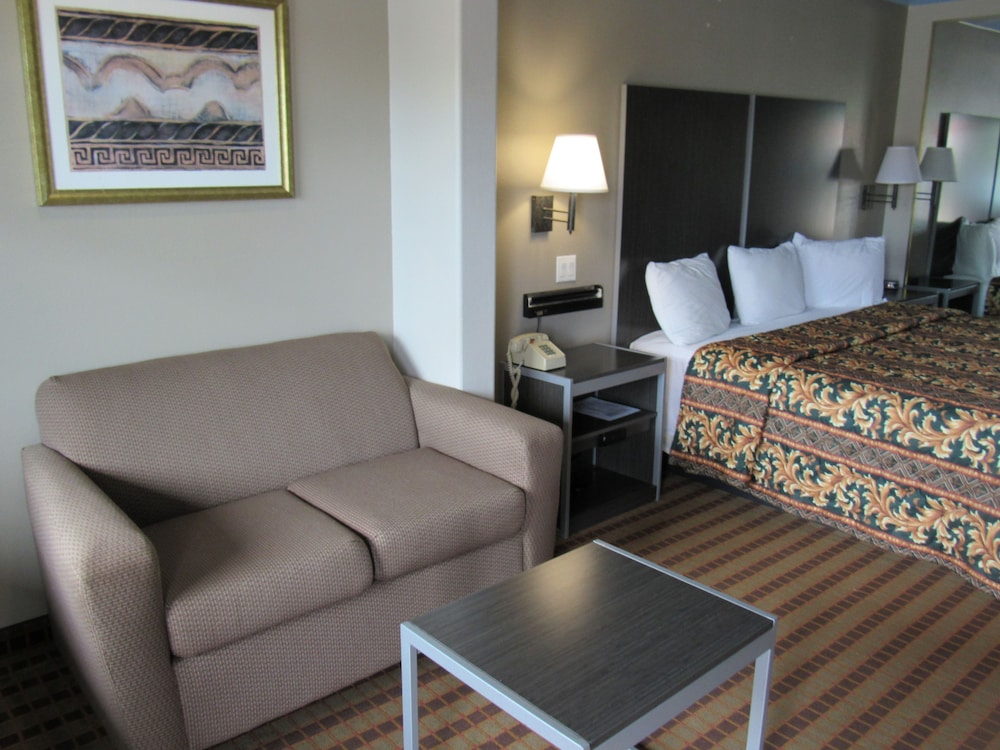 Camelot Inn & Suites Highway 290 NW Freeway - photo 8