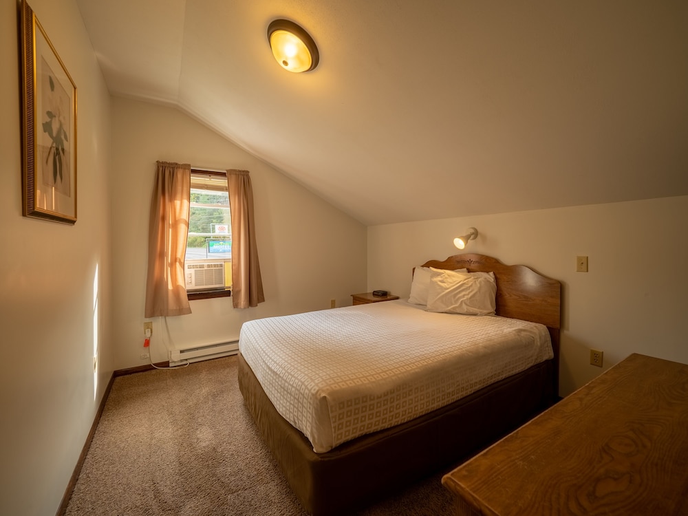 Lake 'N Pines Motel - photo 29