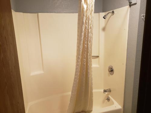 Land of Ahs Motor Inn - photo 14