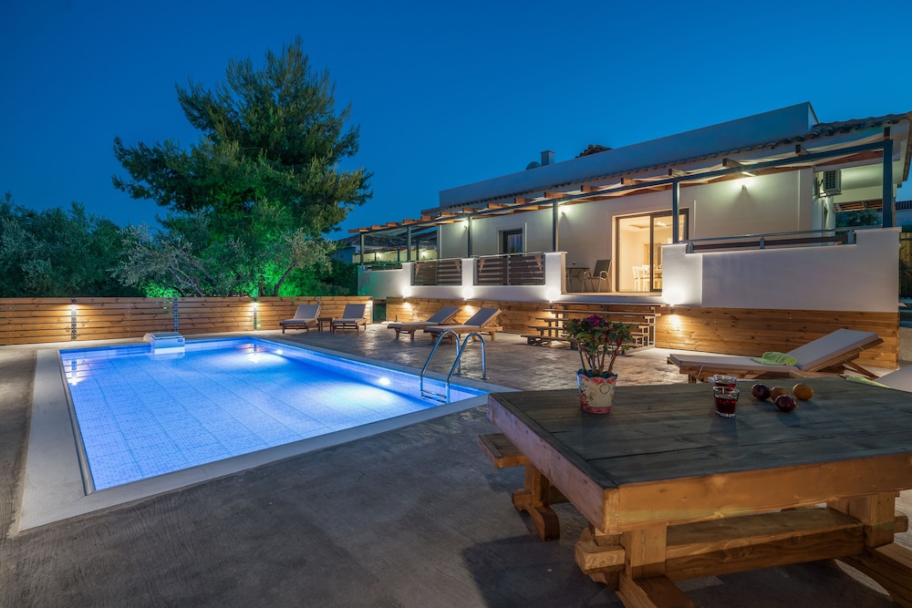 Natura Verde Villas — 4-Star Luxury Hotel in Zakynthos, Greece
