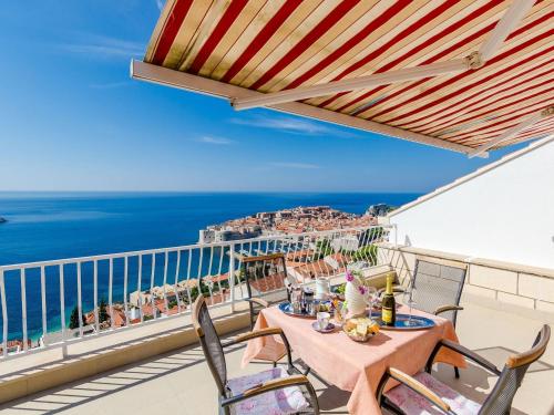 Apartment and Room Cicko One Bedroom Apartment with Terrace and Sea View Attic