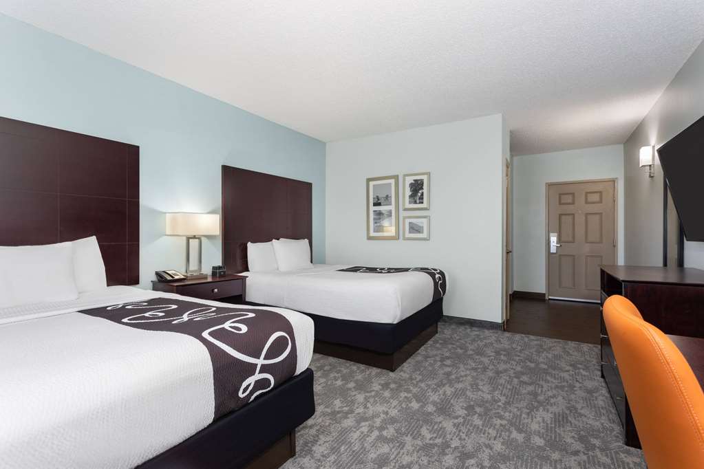La Quinta Inn & Suites by Wyndham Bonita Springs Naples N. - photo 19