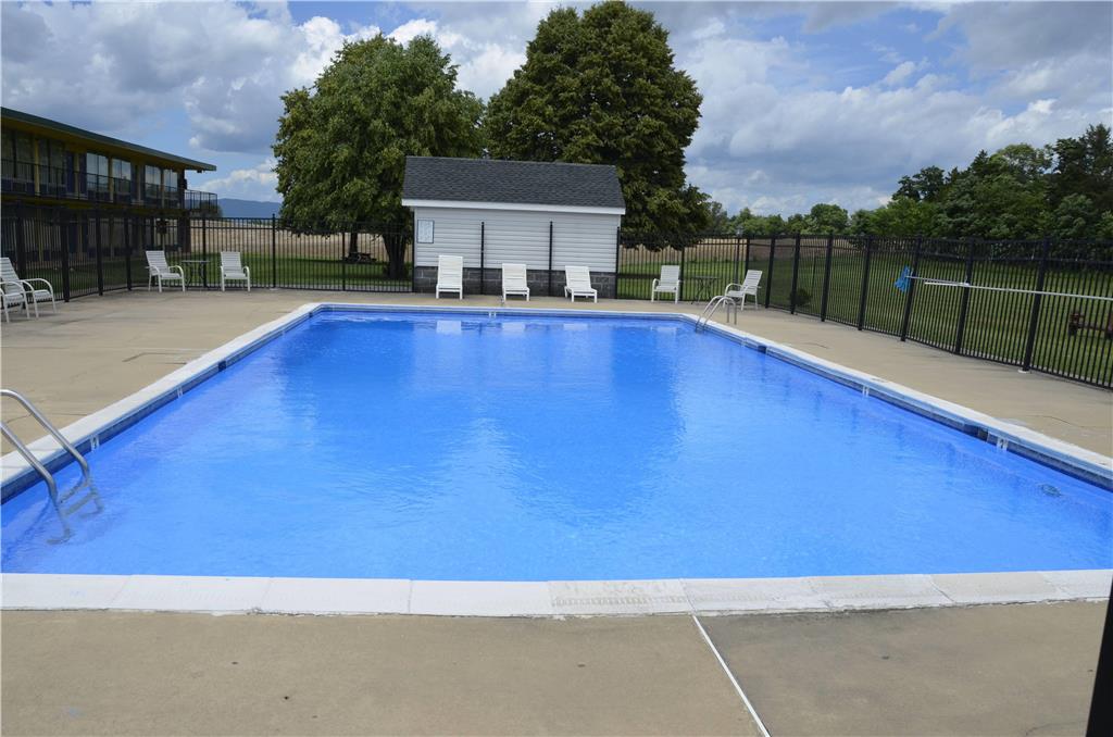 Days Inn by Wyndham Luray Shenandoah - photo 12