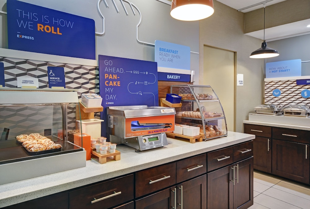 Holiday Inn Express Marshall by IHG - photo 36