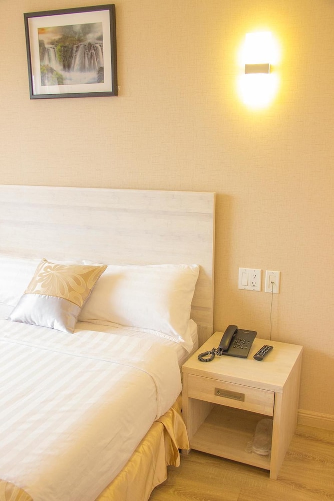 Phoenix Hotel - photo 15