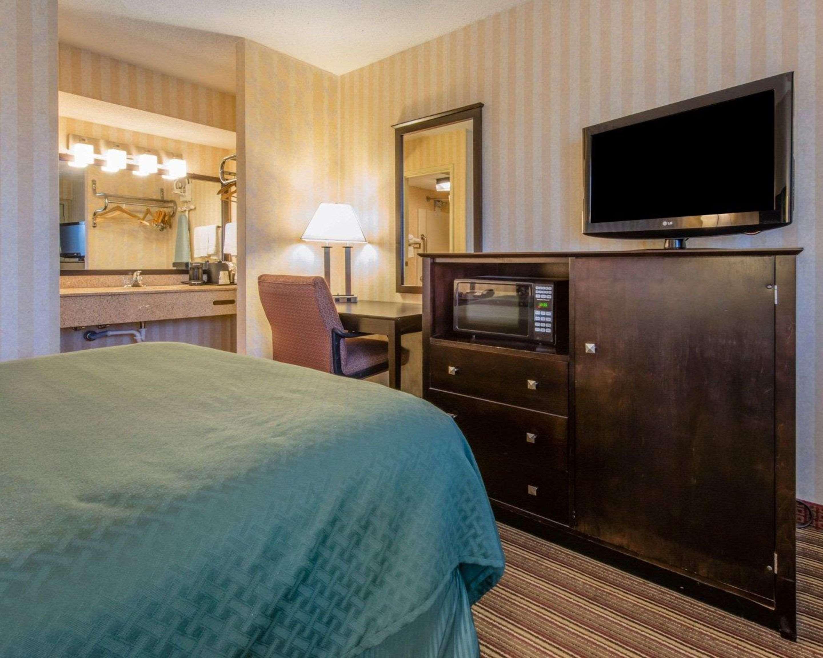 Quality Inn Barkeyville PA - photo 18