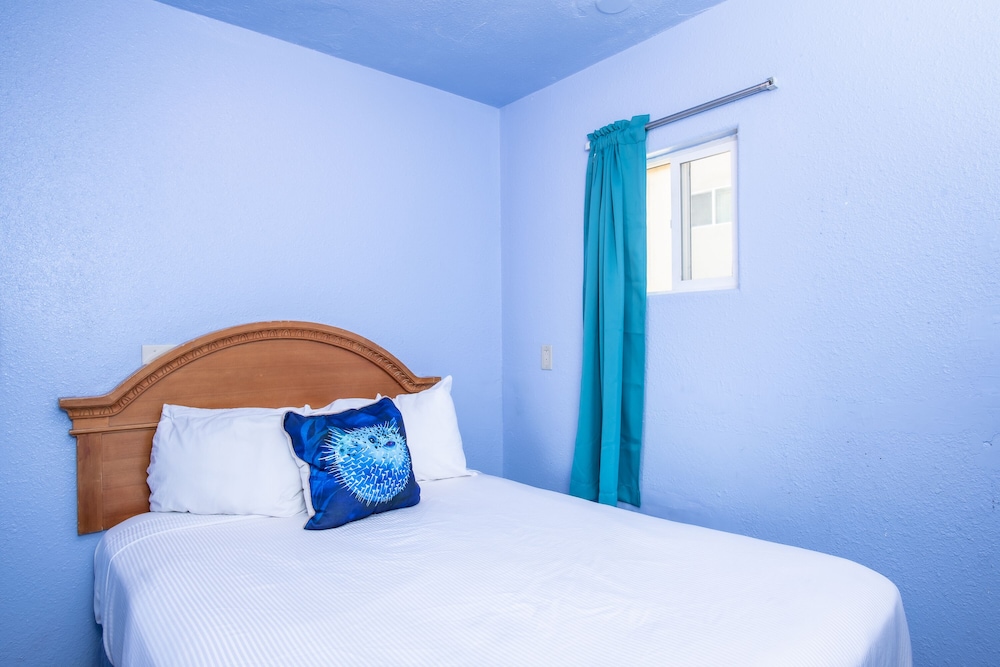 Aqua Breeze Inn - photo 23