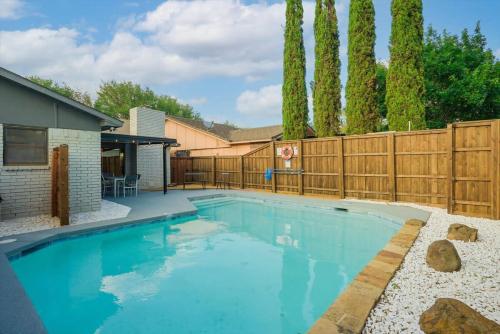 Spacious Bright and Modern Home with Pool — 4-Star Luxury Hotel in Dallas, United States