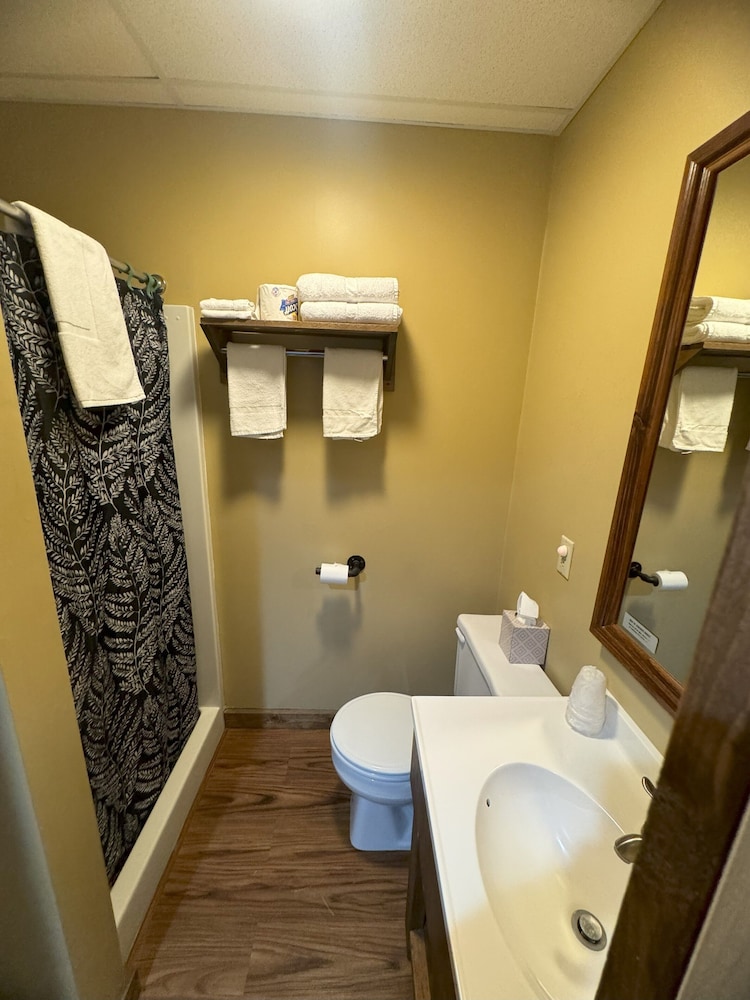 Lake Ontario Motel & Inn - photo 31