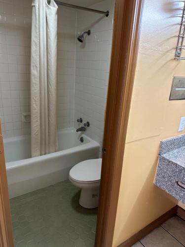 College Inn Spartanburg - photo 15
