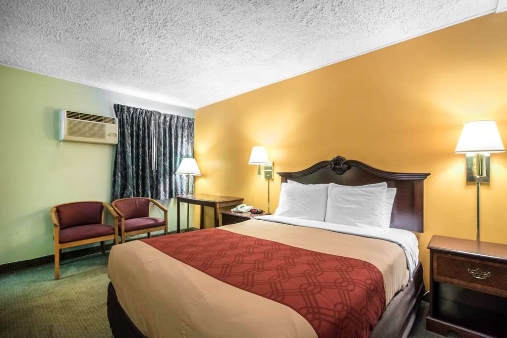 Econo Lodge Brattleboro South - photo 15