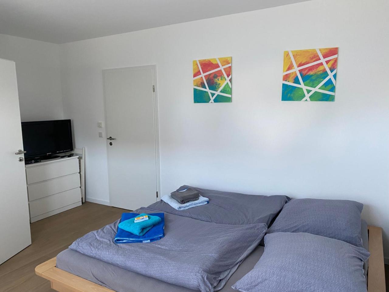 Messezimmer Nahe Der Dusseldorfer Messe Mit Eigenem Eingang Und Gratis Minibar — hotel near Düsseldorf Airport