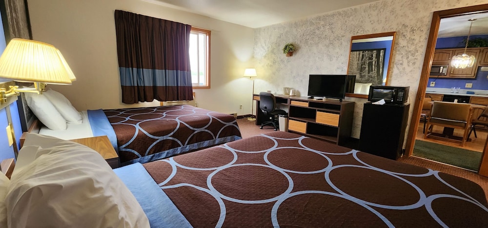 Super 8 by Wyndham Iron Mountain - photo 15