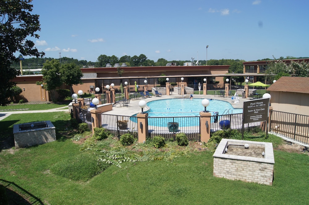 Days Inn by Wyndham Durham Near Duke University - photo 83