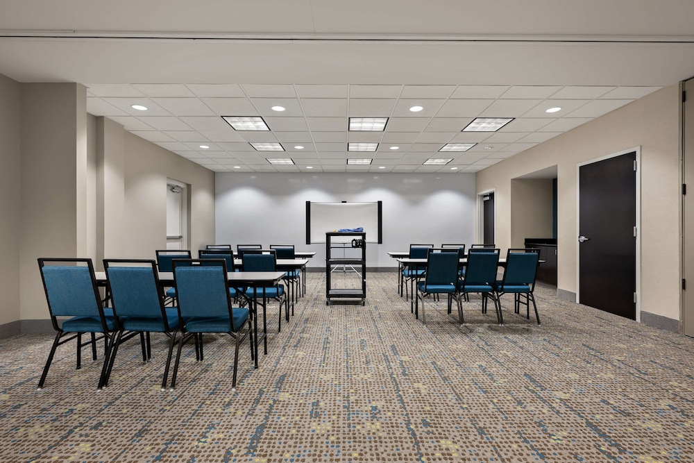 Hampton Inn Birmingham Leeds - photo 67