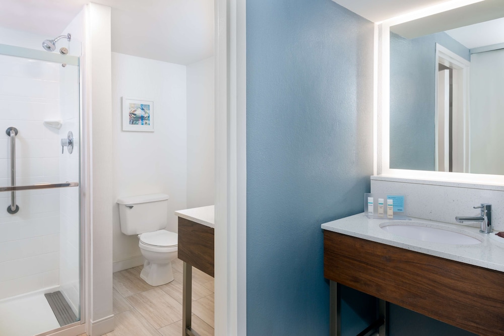 Hampton Inn Salisbury - photo 17