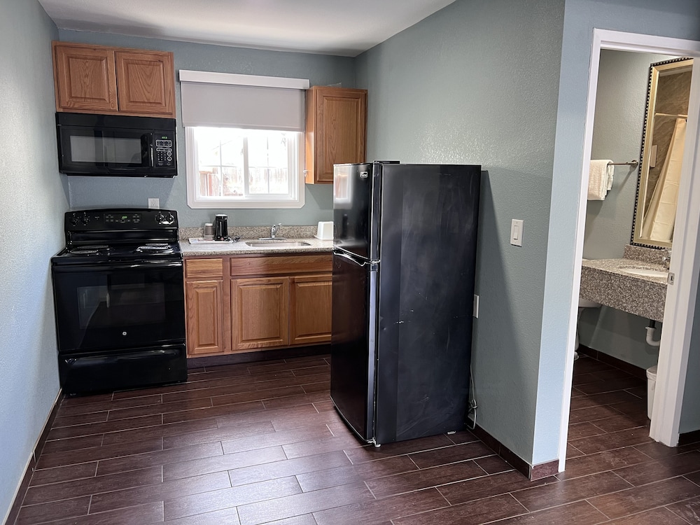 Surf City Inn and Suites - photo 26