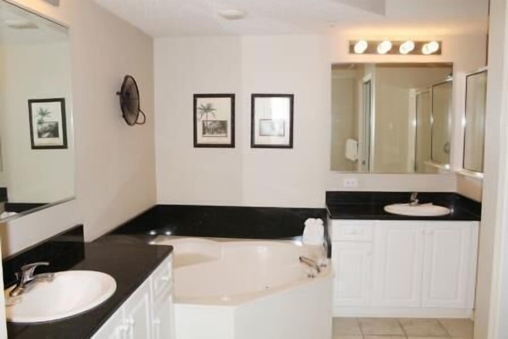 North Tower Apartment 207 - photo 13