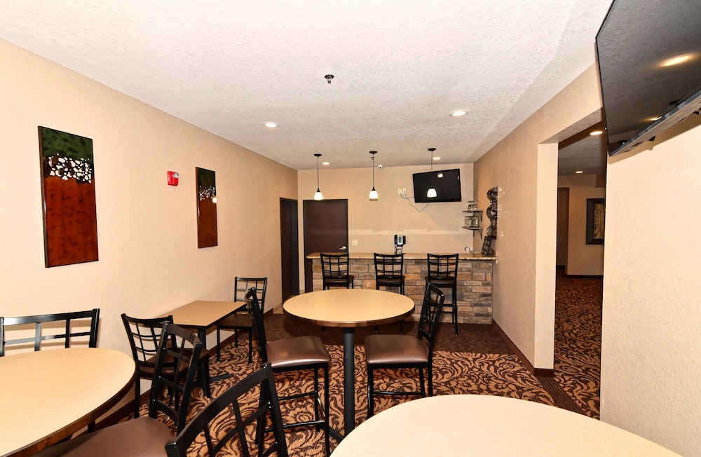 Cobblestone Inn & Suites Clarion - photo 85