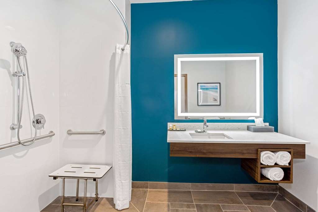 La Quinta Inn & Suites by Wyndham Miramar Beach Destin - photo 23
