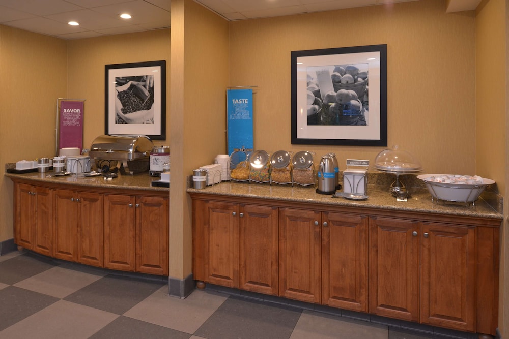 Hampton Inn & Suites Bakersfield North Airport - photo 26