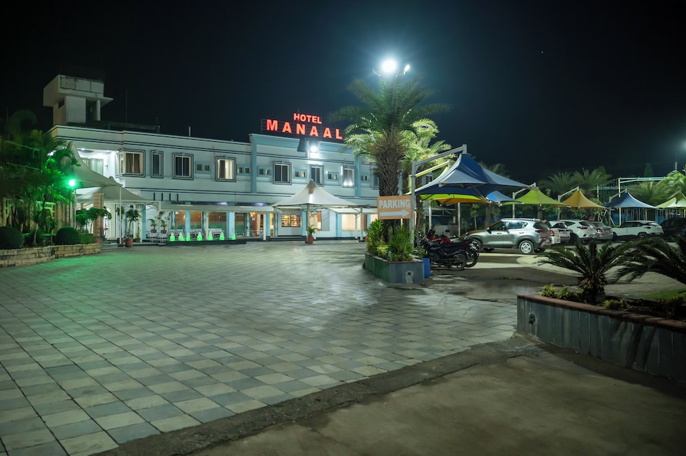 Hotel Manaal in Pithampur, India