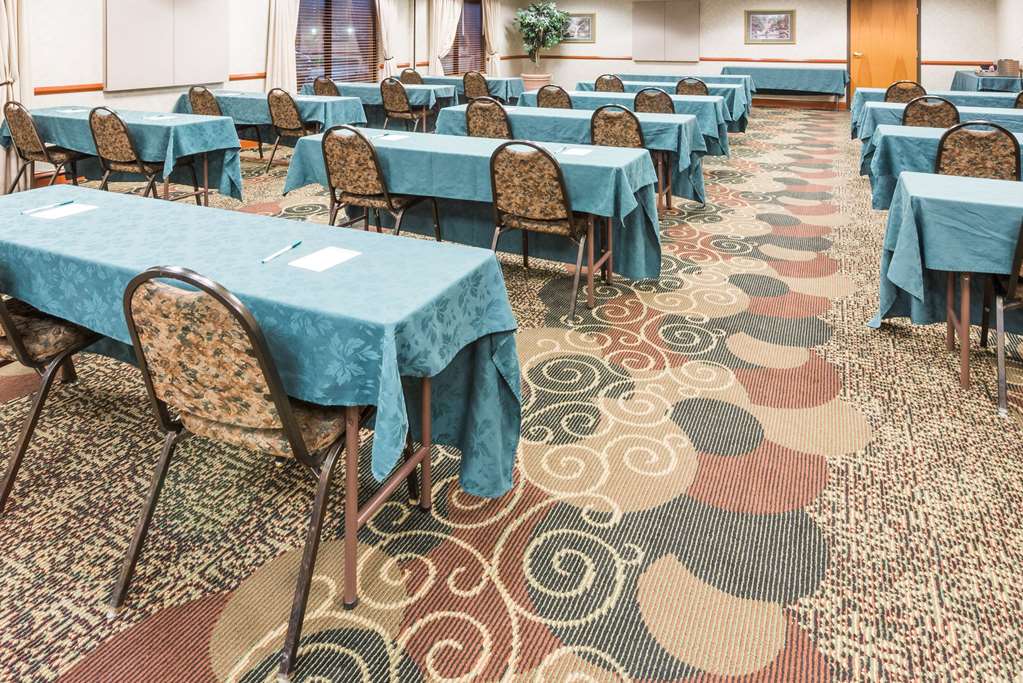 Wingate by Wyndham Indianapolis Airport Rockville Rd. - photo 40