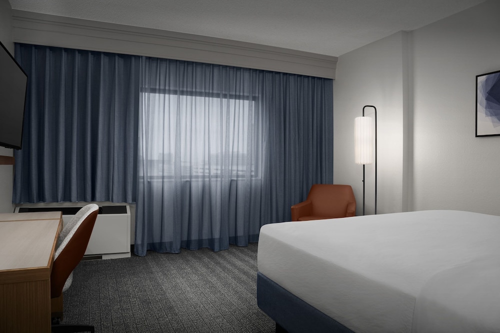 Courtyard by Marriott Dallas Addison Quorum Drive - photo 9