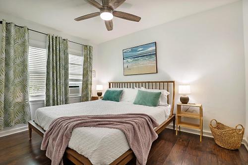 Steps to Beach & Downtown Cozy Beach Bungalow #4 — 4-Star Luxury Hotel in Lake Worth, United States