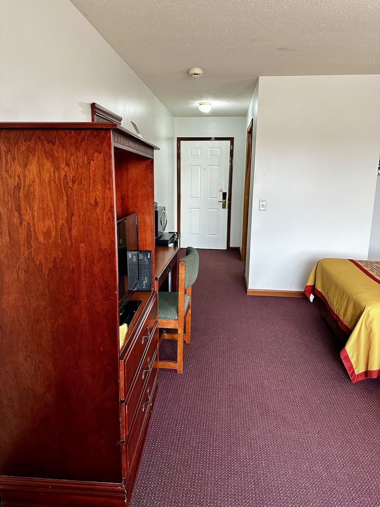 Attica Inn - photo 14
