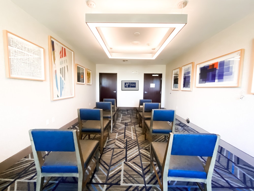 Holiday Inn Express & Suites Frazier Park by IHG - photo 44
