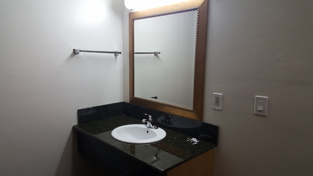 Flamingo Inn Long Beach - photo 42