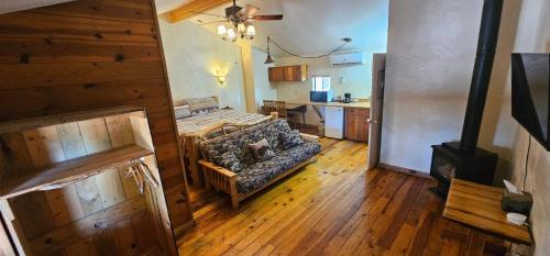 Nine Pines Motel - photo 2